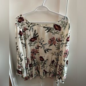 Flutter sleeve flowered top